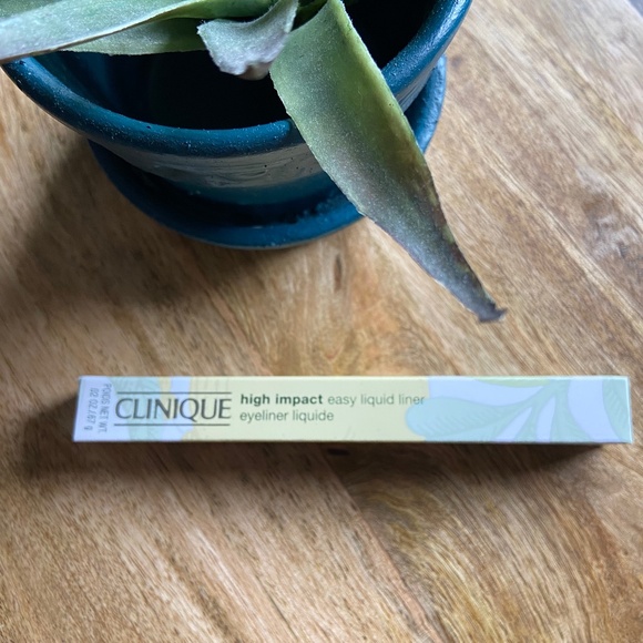 Clinique High Impact Easy Liquid Liner - Picture 3 of 3